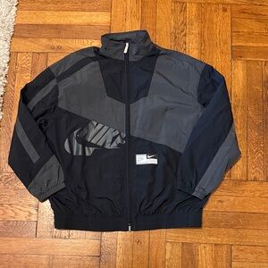Nike Women’s Oversized Black and Dark Gray Windbreaker